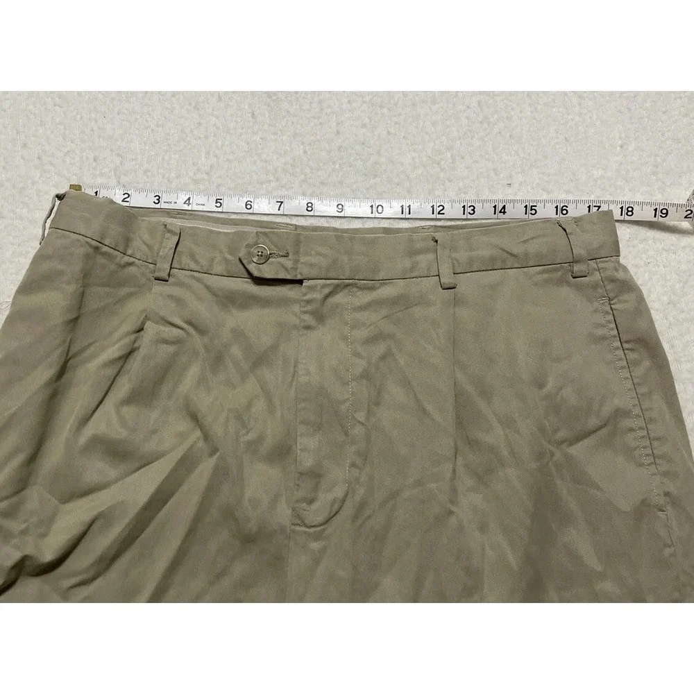 Tommy Bahama Shorts Men's 35 Beige Pleated Front Shorts